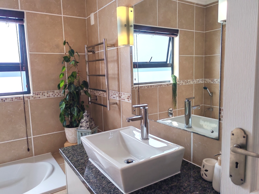 5 Bedroom Property for Sale in Bergsig Western Cape